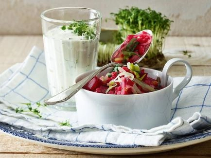 Gerstensuppe mit Randen, Lauch und Meerrettichcreme
